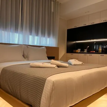 Triple A - Urban Charm In Psiri-platia Theatrou - Free Parking Aparthotel